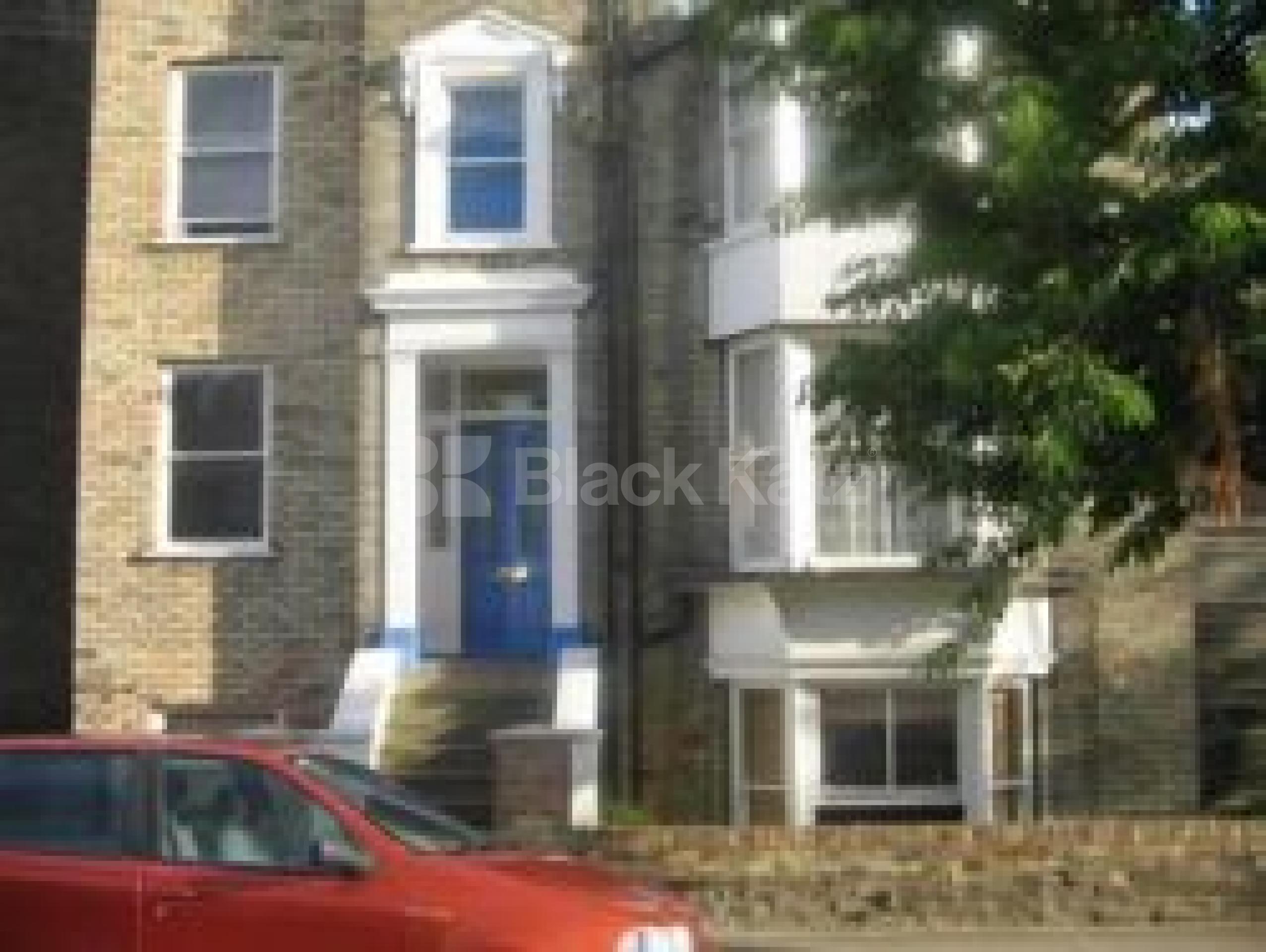 			1 Bedroom, 1 bath, 1 reception Semi-Detached House			 Canning Cresent, Wood Green N22